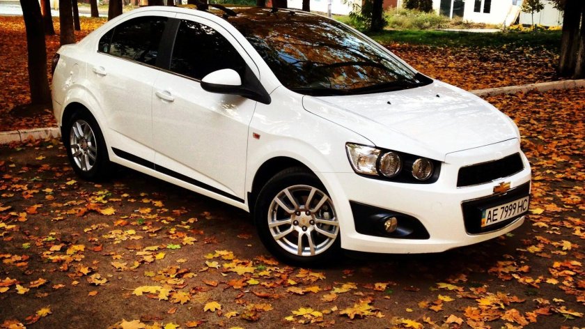 Chevrolet Aveo t300 белый