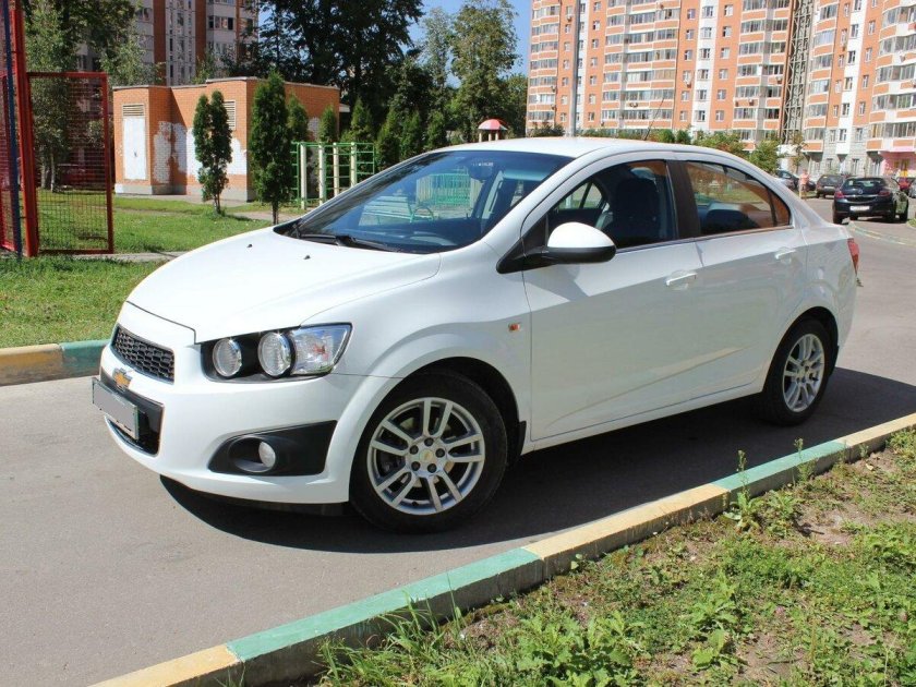 Chevrolet Aveo т300 седан