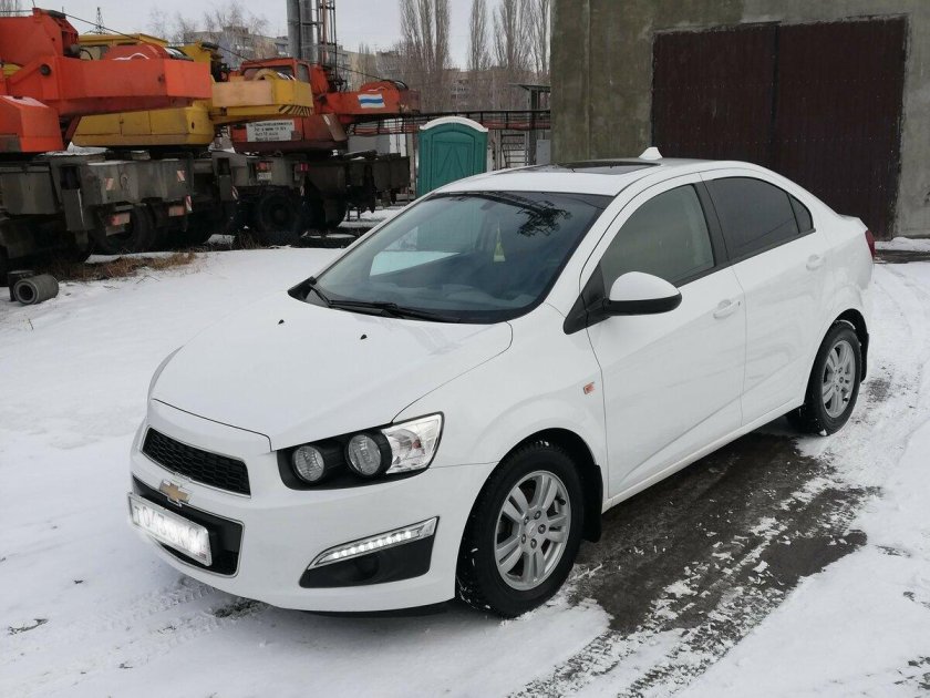 Chevrolet Aveo t300 белый