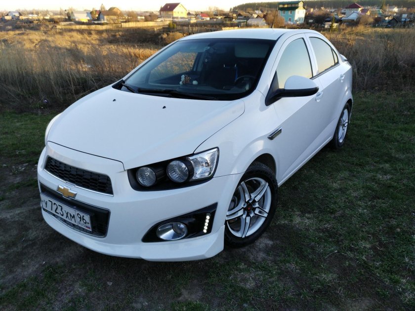Шевроле Авео т300 белая