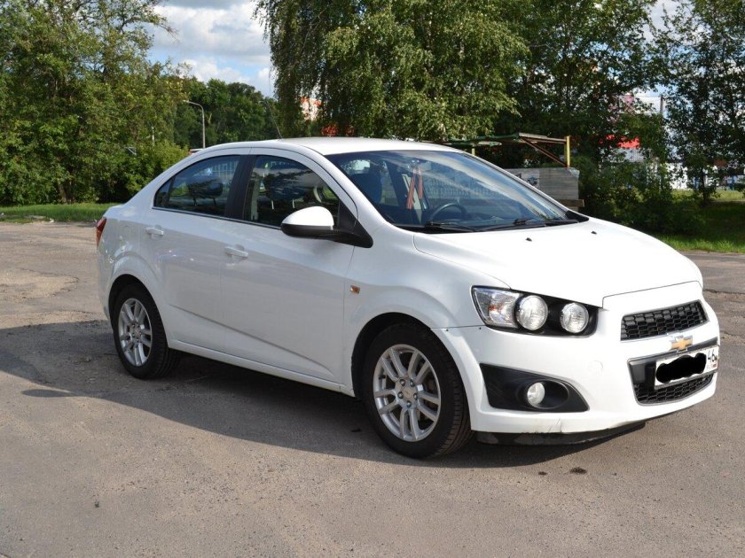 Chevrolet Aveo t300 белый