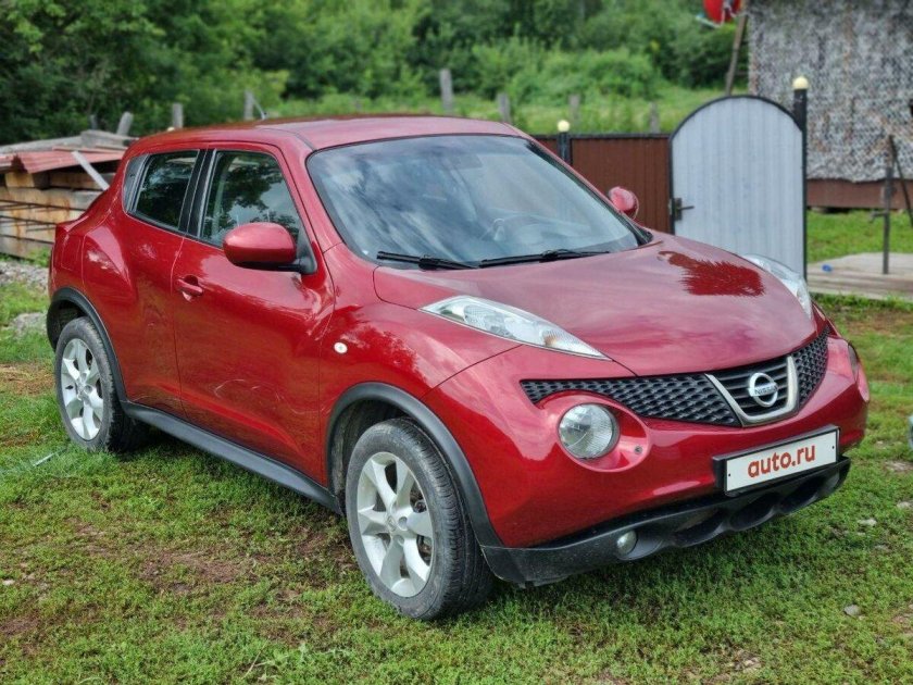 Nissan juke 2011 красный