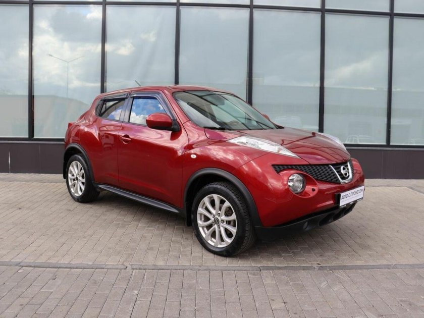 Ниссан жук 2011 года