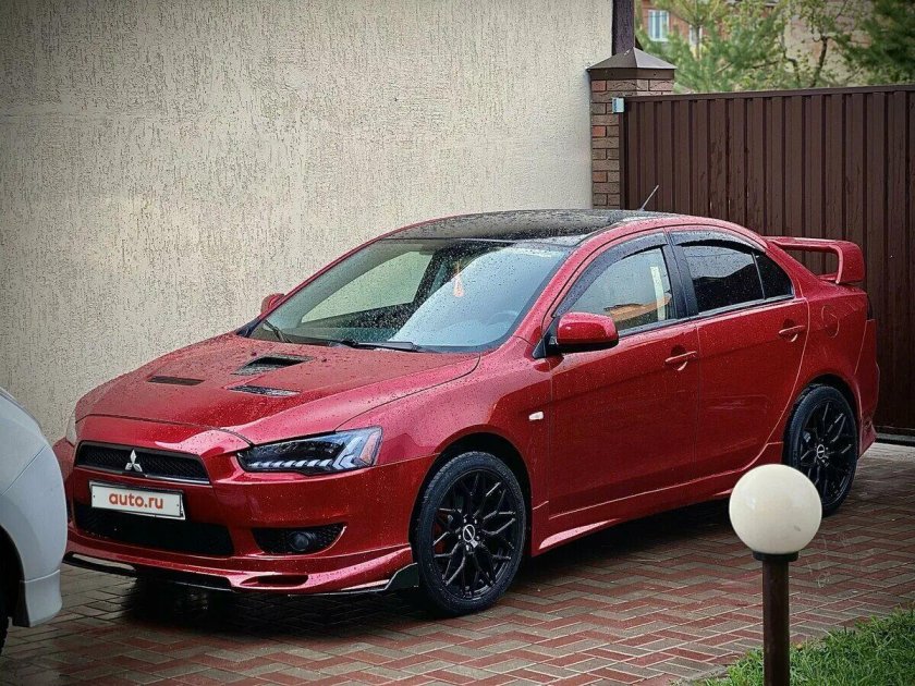 Митсубиси лансер 10 красный