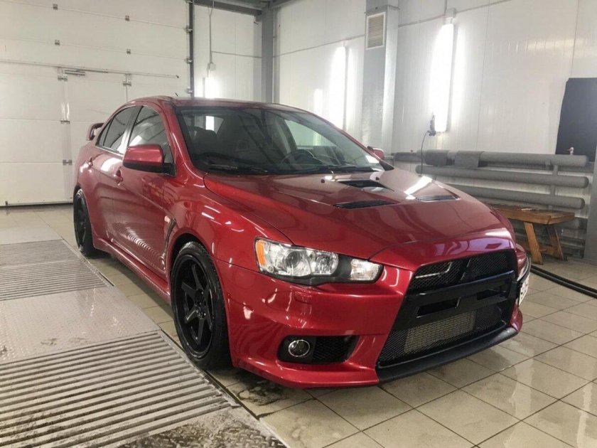Митсубиси Эволюшн 10 красный