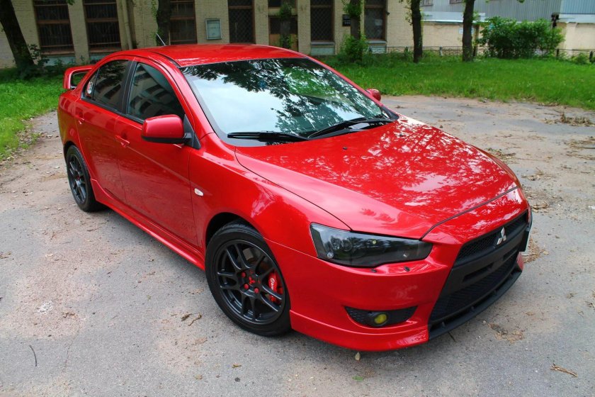 Mitsubishi Lancer 10 красный