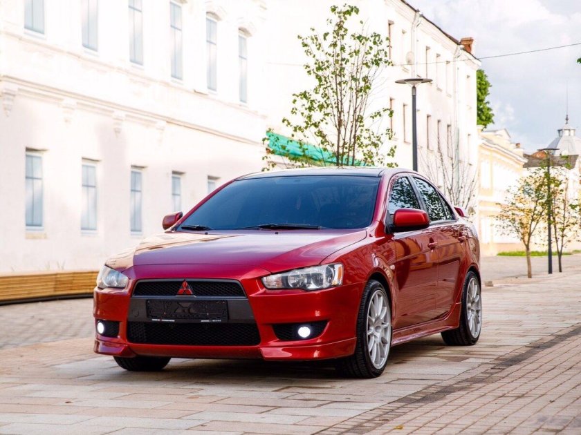 Митсубиси Лансер 10