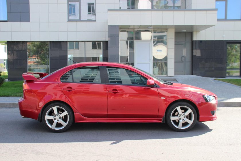 Лансер 10 красный