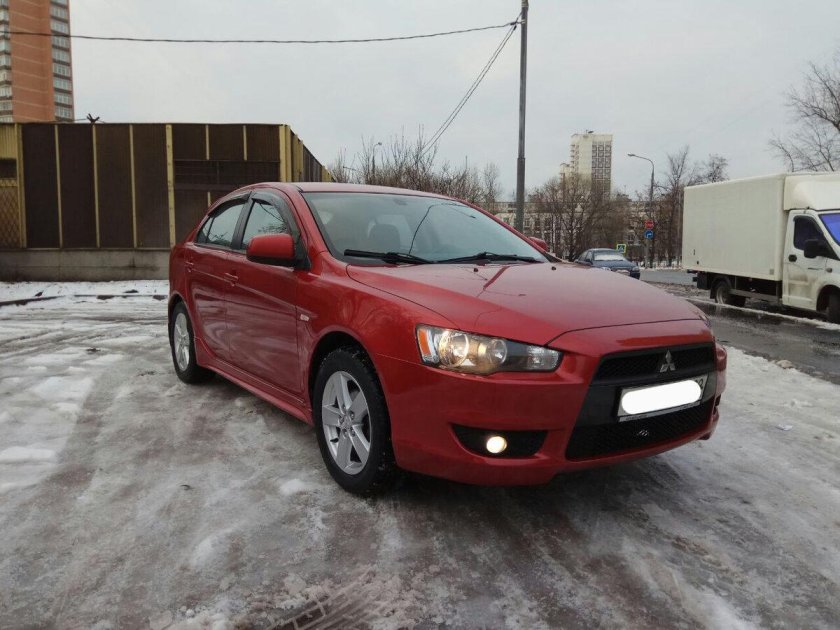 Мицубиси Лансер 10 красный хэтчбек