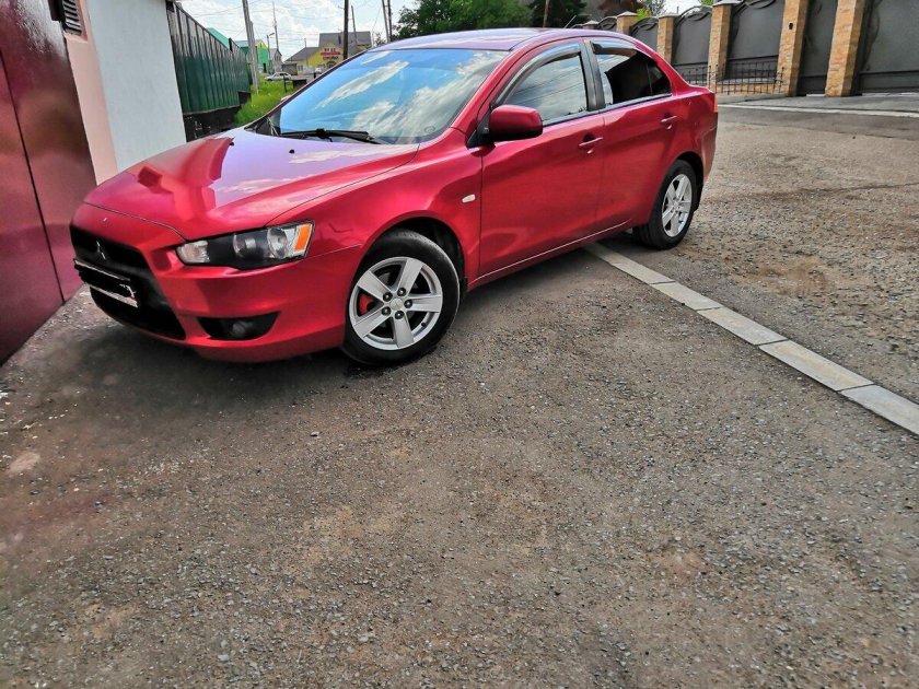 Mitsubishi Lancer 2008 красный