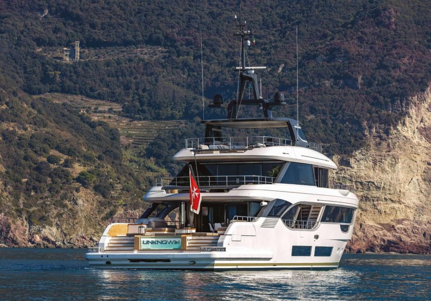 Яхта navetta 37