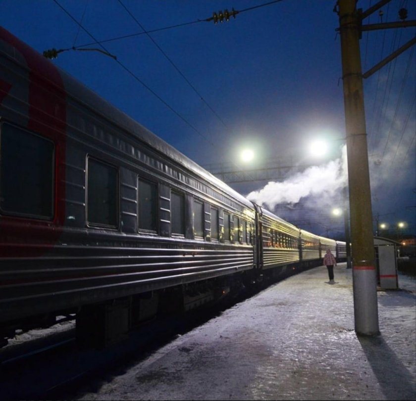 Вид из поезда ночью