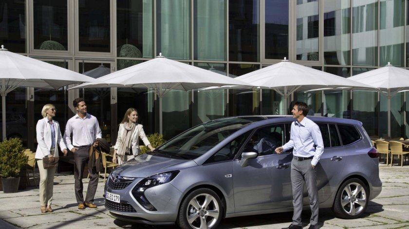 Opel Zafira ECOTEC машина