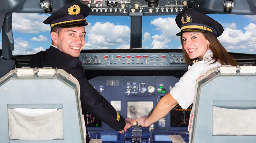 Летчик за штурвалом