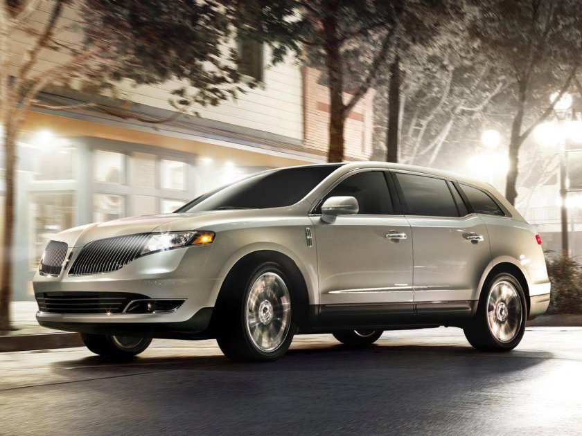 Lincoln MKT салон