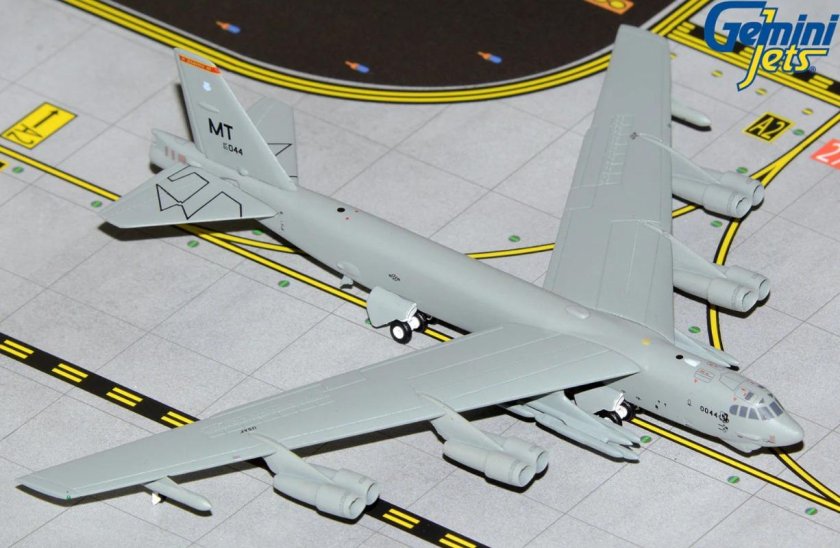 12618 Авиация USAF Boeing b-47 306th BW(M) (1:144)