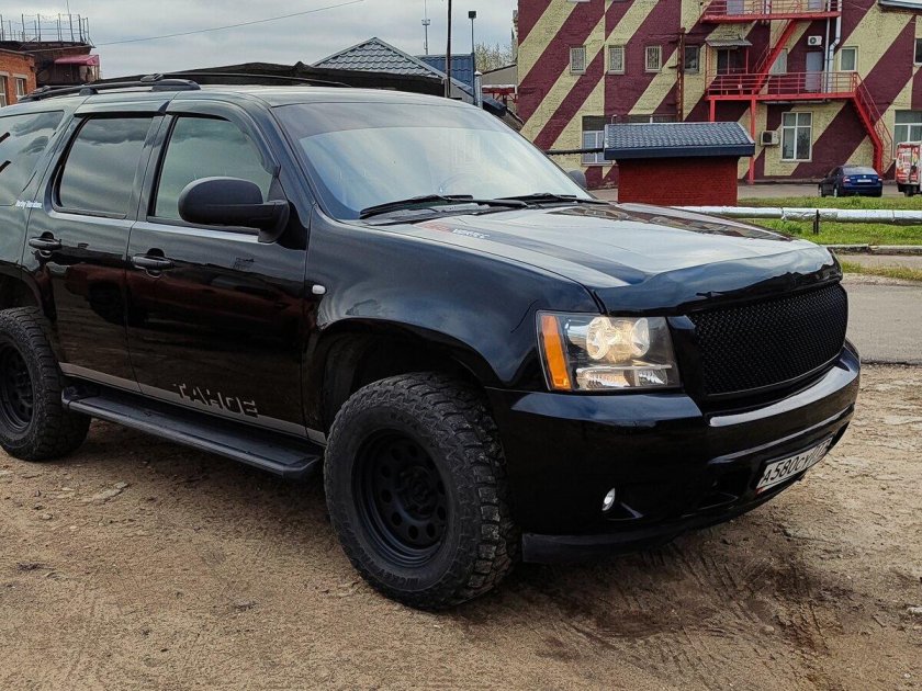 Chevrolet tahoe black