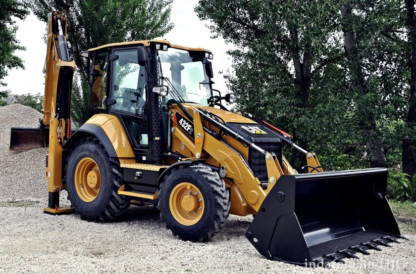 Погрузчик – экскаватор Caterpillar 444f