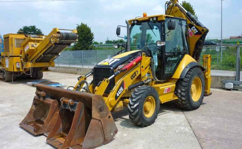 Катерпиллер 440