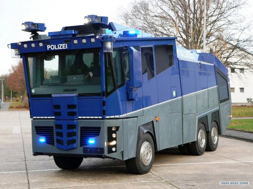Полицейский Rosenbauer Wasserwerfer 10000