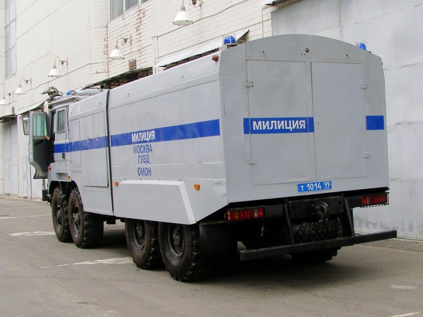 Урал-532362 "лавина-ураган" - бронированный водометный спецавтомобиль