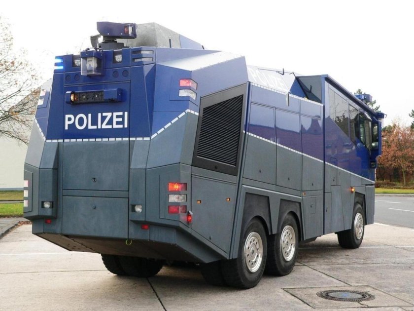 Броневики LAPD водомет