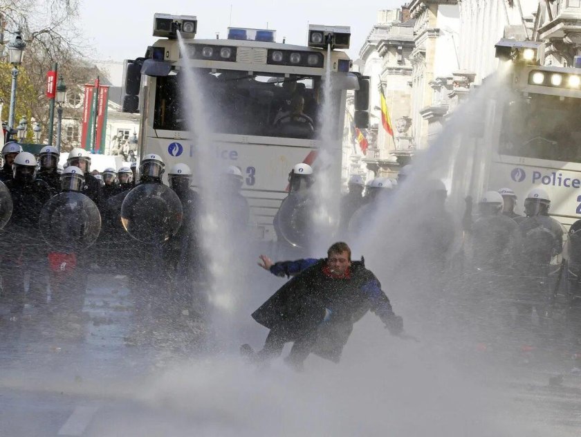 Водометы для разгона демонстраций