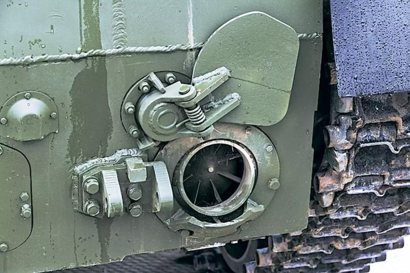 БТР 80 водометный движитель