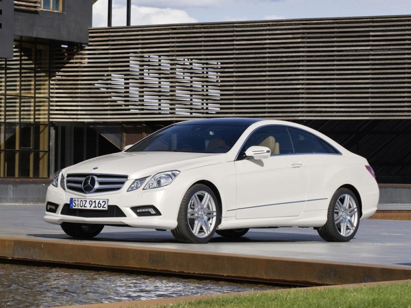 Mercedes e 212 Coupe