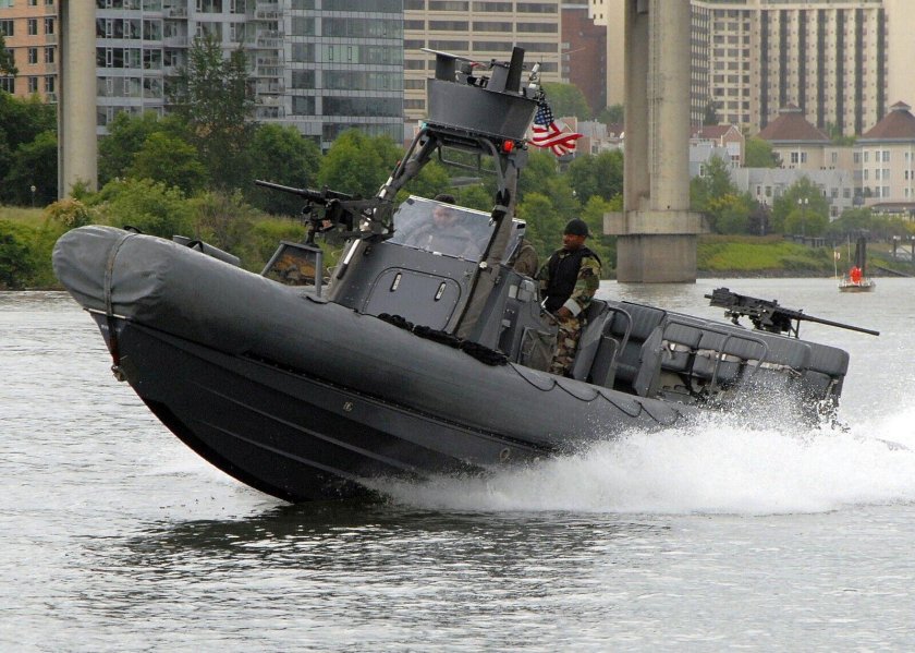 Катер NSW RHIB