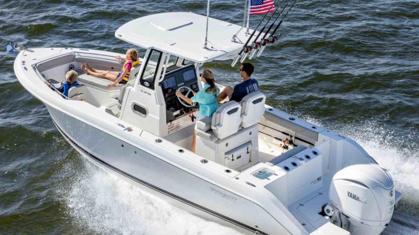 Center console катер