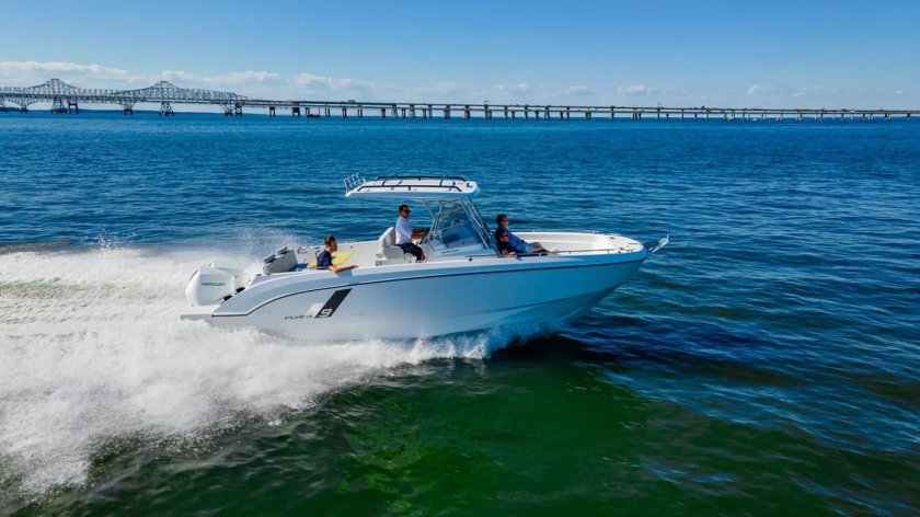 Boston whaler катер