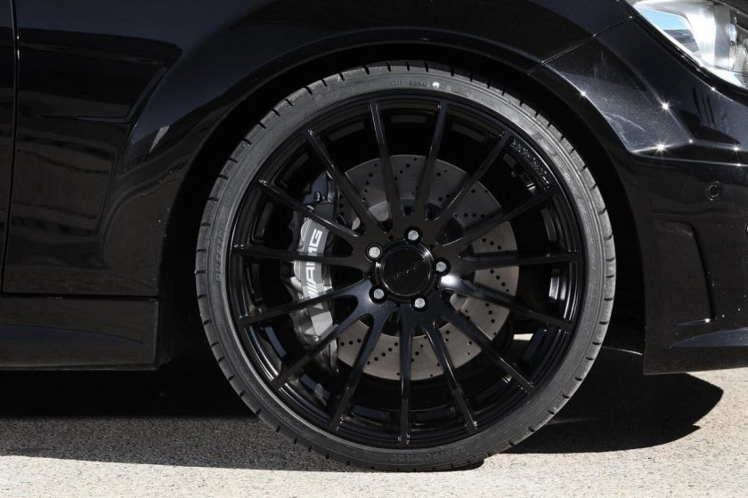 Черные диски АМГ на Мерседес