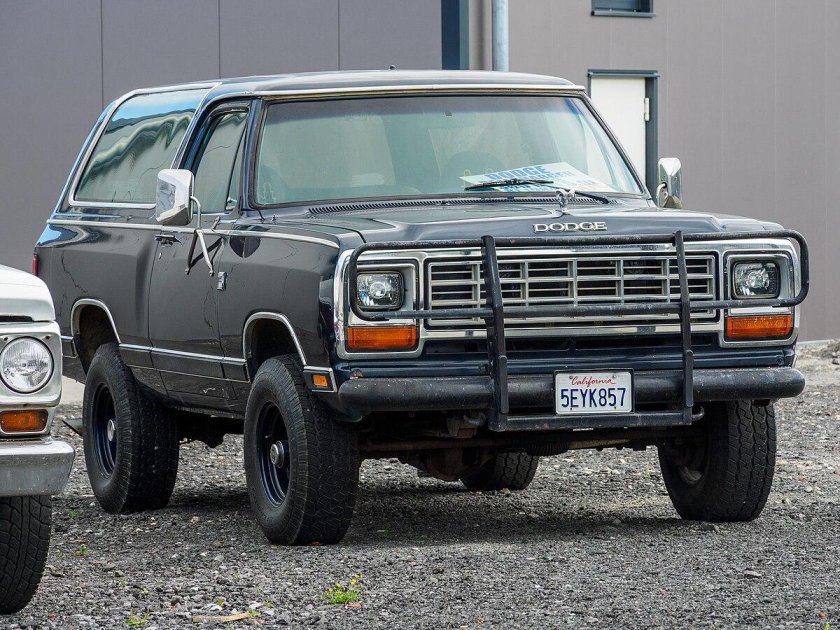 Dodge ramcharger 1983