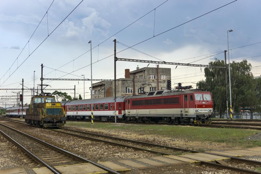 Поезд локомотив