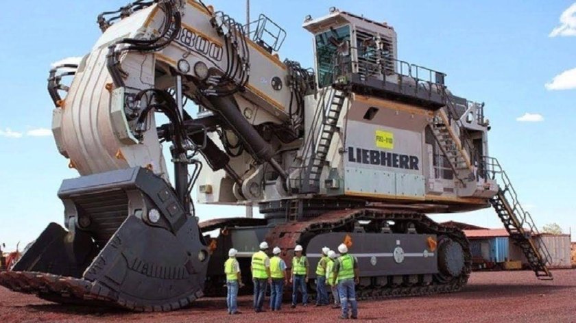 Liebherr r 9800 excavator