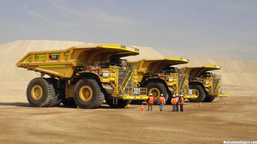 Карьерный самосвал Liebherr t282b