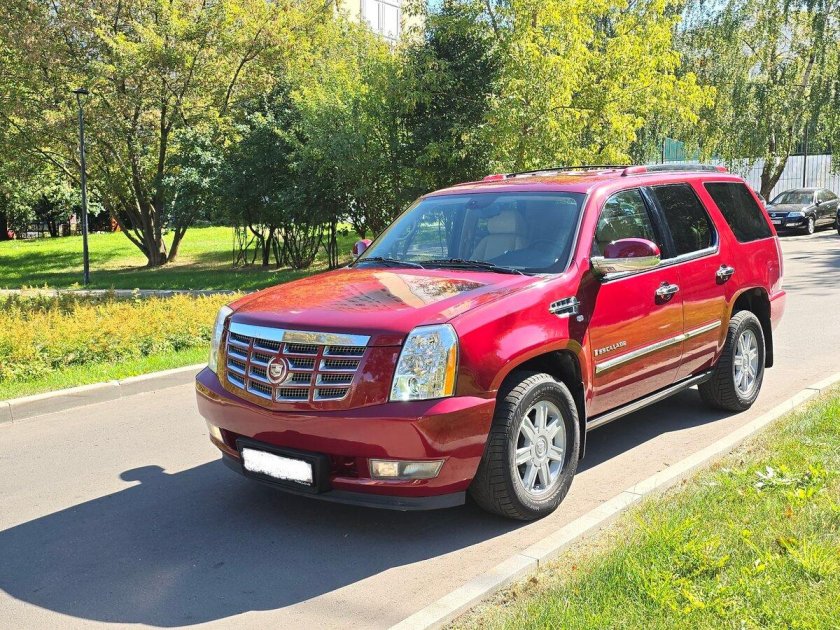 Кадиллак эскалейд красный 2008