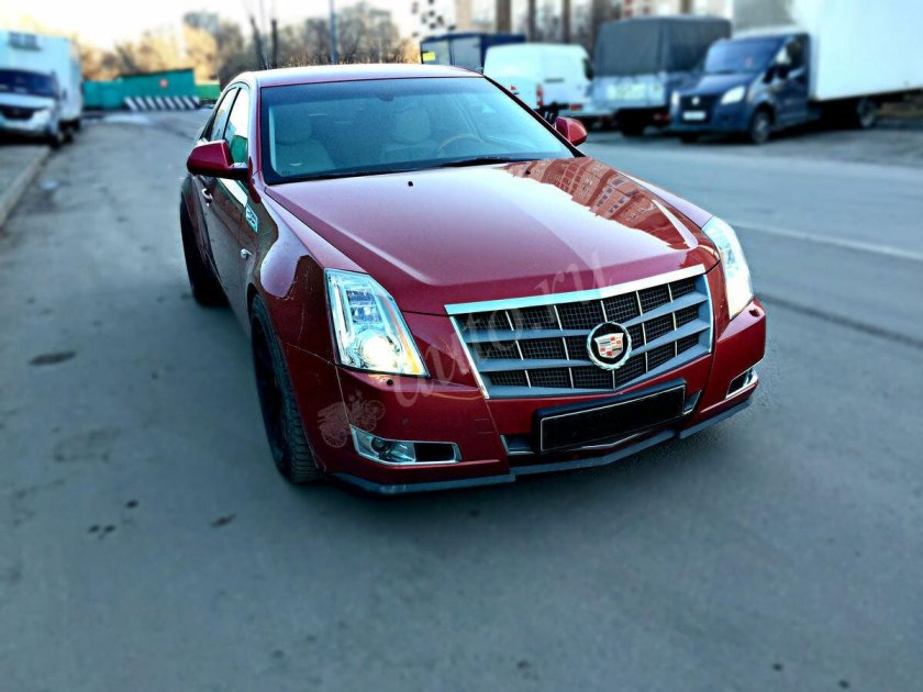 Красный Кадиллак CTS