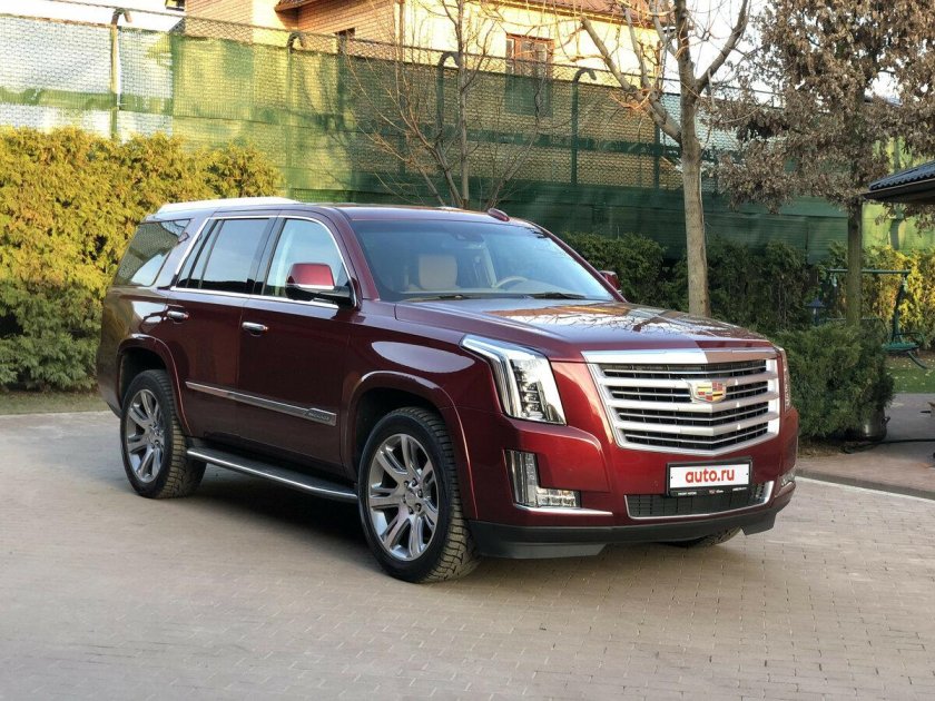 Кадиллак Эскалейд красный