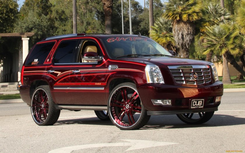 Кадиллак Эскалейд красный