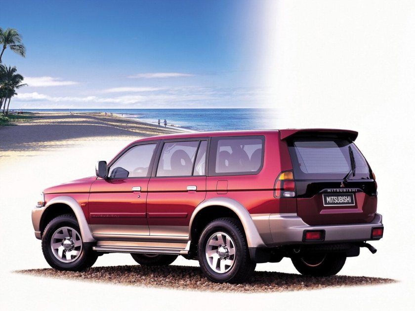 Mitsubishi Pajero Sport 1 поколения