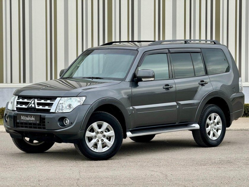 Mitsubishi pajero iv
