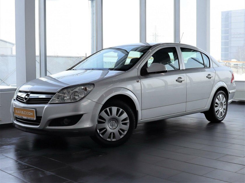 Опель серебристого цвета