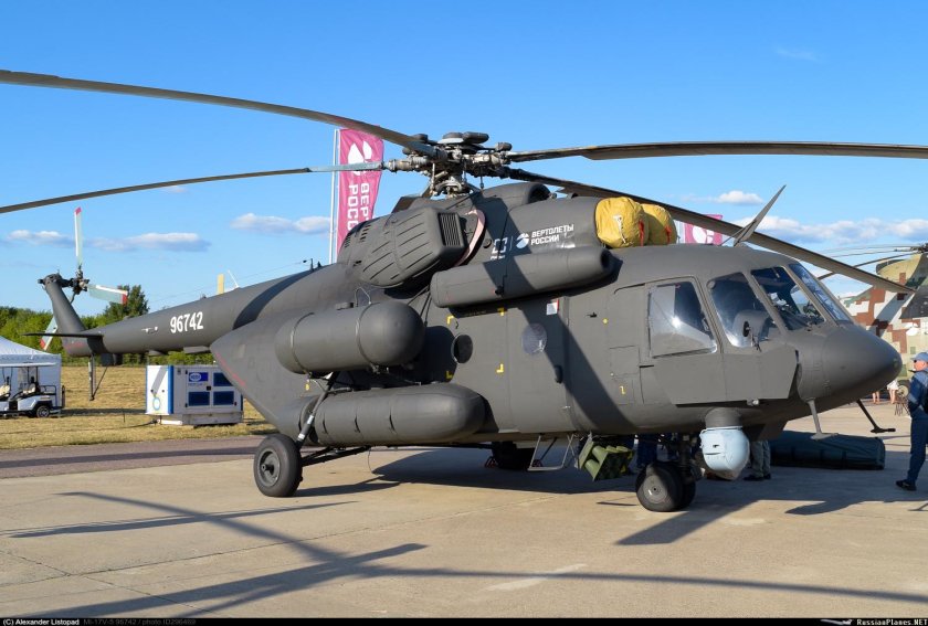 Военно транспортный вертолет