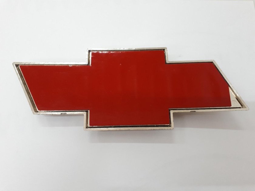 Красный значок Шевроле Лачетти