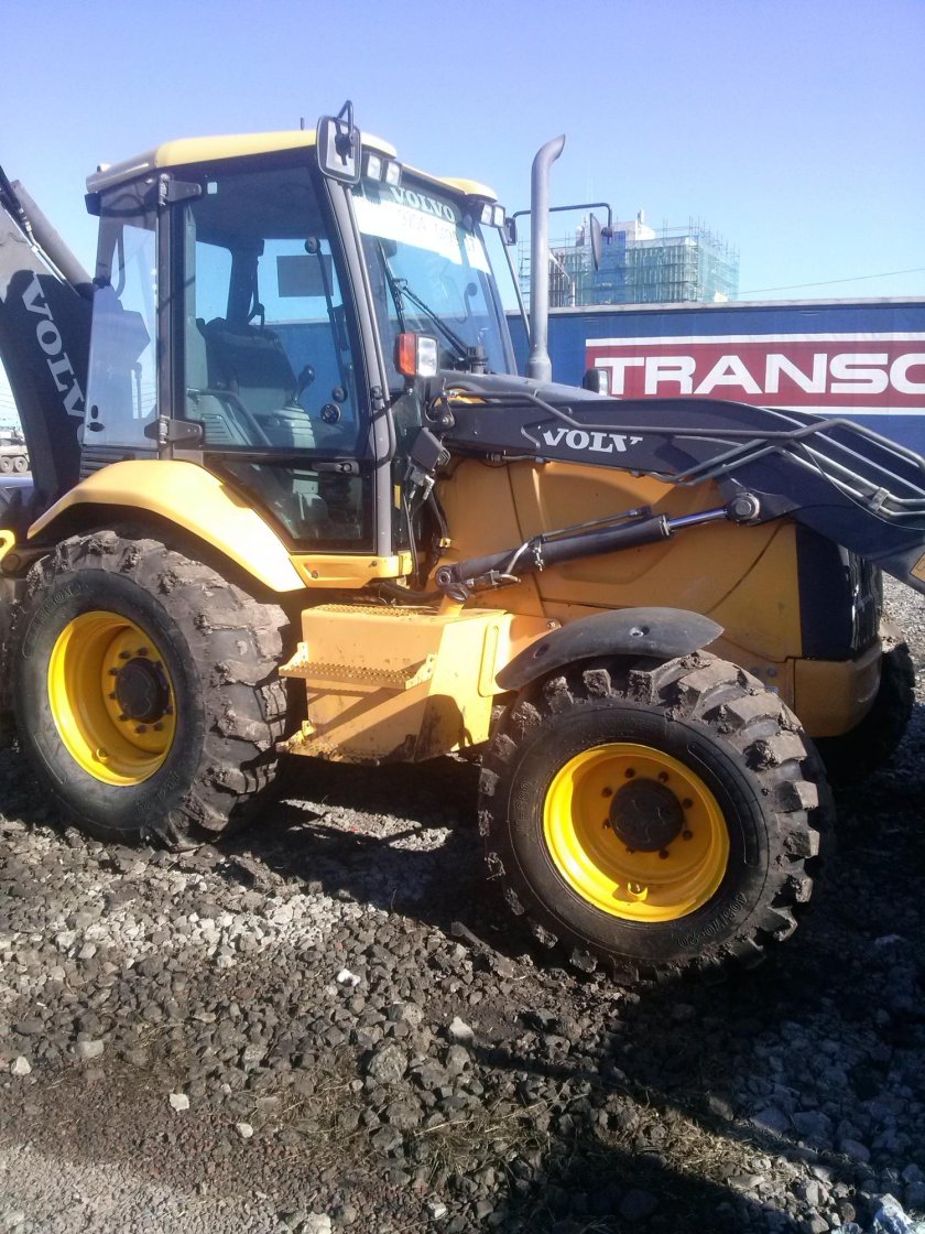 Экскаватор погрузчик Вольво bl71