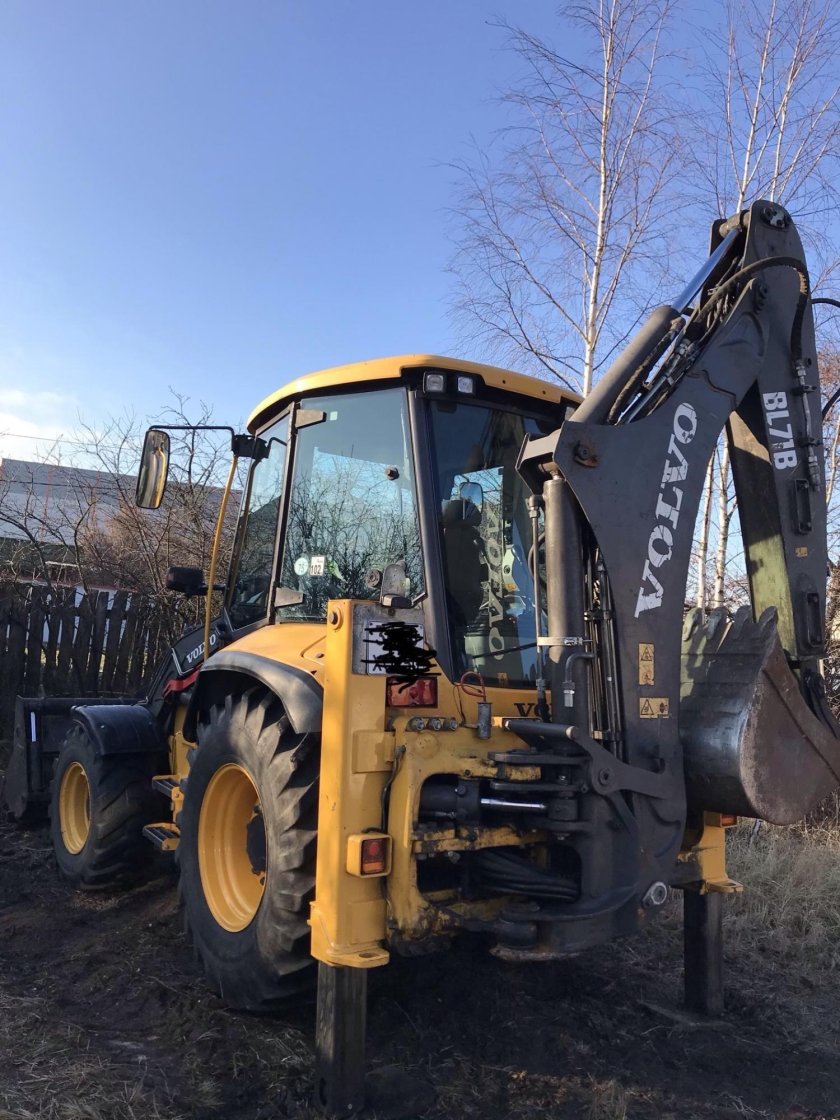 Экскаватор-погрузчик Volvo bl71