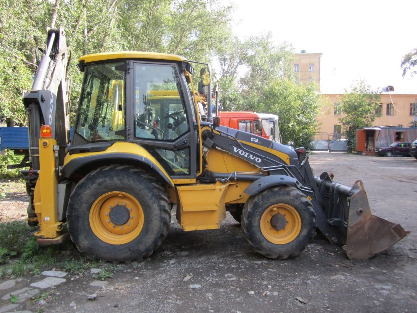 Экскаватор погрузчик Вольво bl71