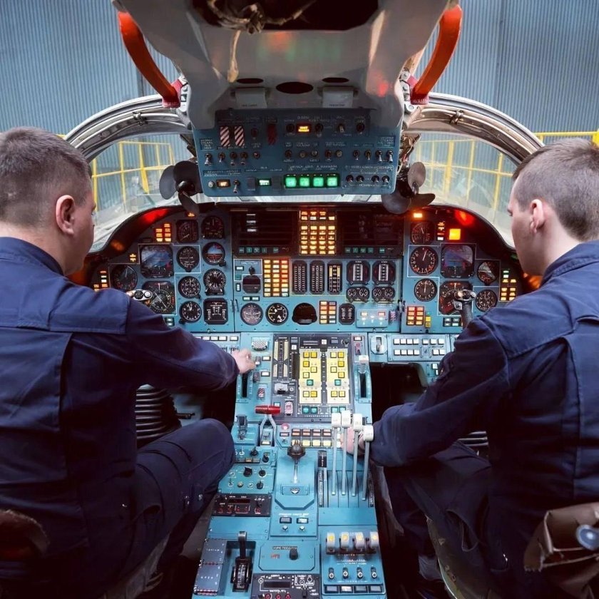 Ту 160 кабина